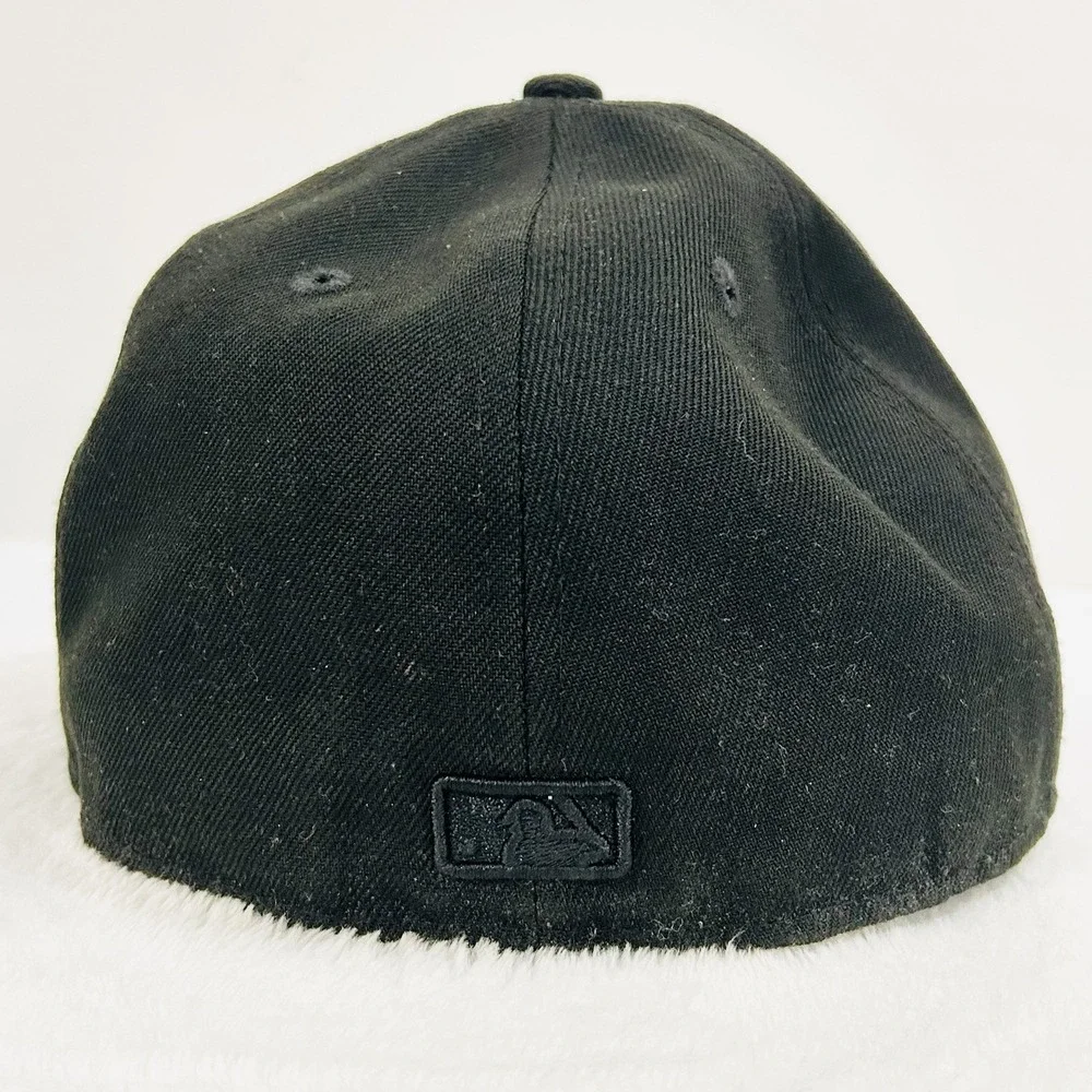 New Era New York Yankees Blackout 59FIFTY Fitted Hat Cap 7 3/8‎ Black MLB